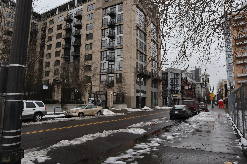Bright Recently Upgraded Apt – Downtown Location