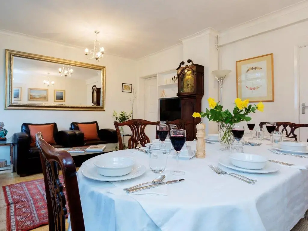 Veeve  Charming 3 Bedroom House Solna Avenue Putney