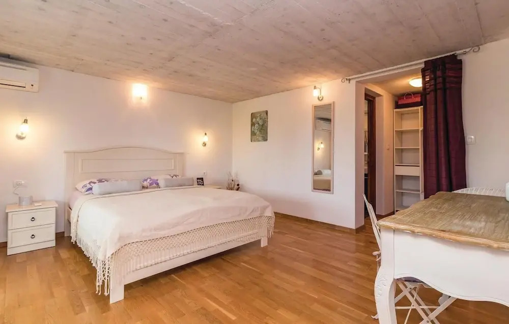 Nice Home in Manjadvorci With Outdoor Swimming Pool, Wifi and Outdoor Swimming Pool