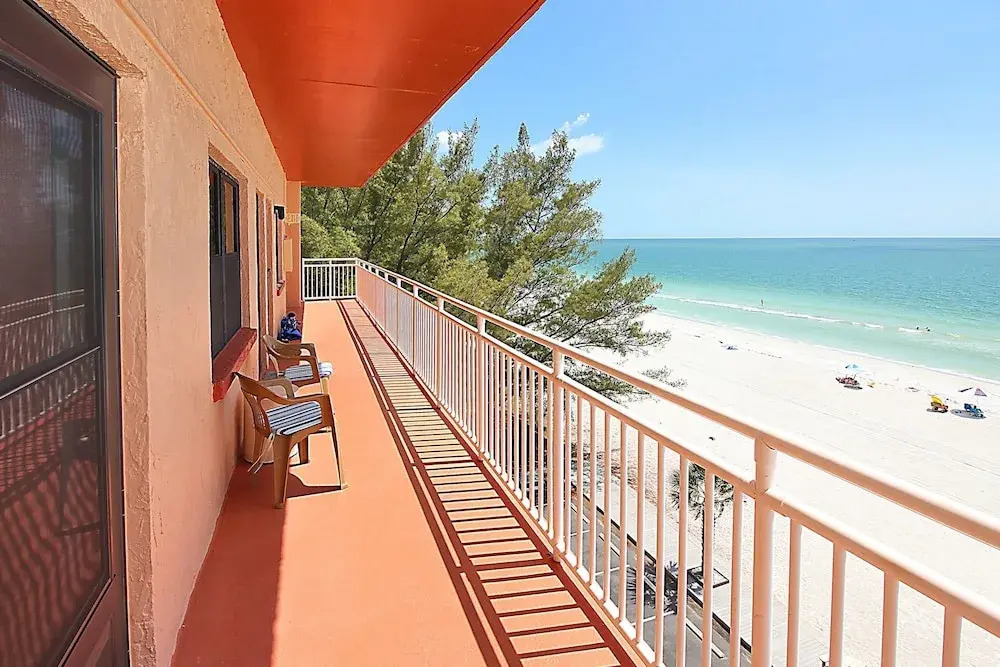 Sunset Chateau 312 Just remodeled, Perfect Sunset Beach location