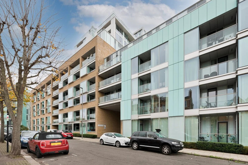 Luxury Flat With Private Terrace in Central Wandsworth by Underthedoormat