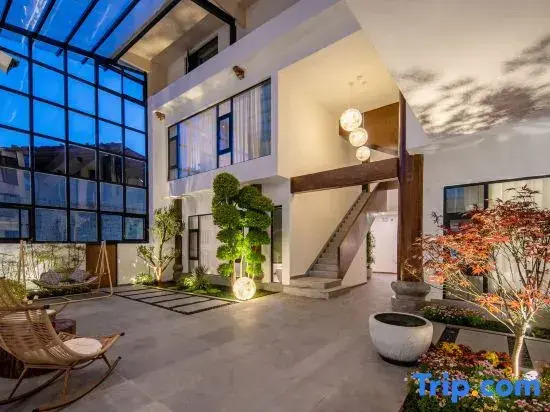 Leon Shanyu Lanting Designer Oxygen Homestay (Dukezong Ancient City Store)