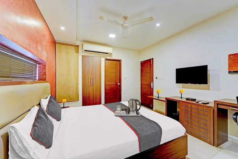 RG SUITES - Royapettah, Near Apollo Hospital & Marina Beach