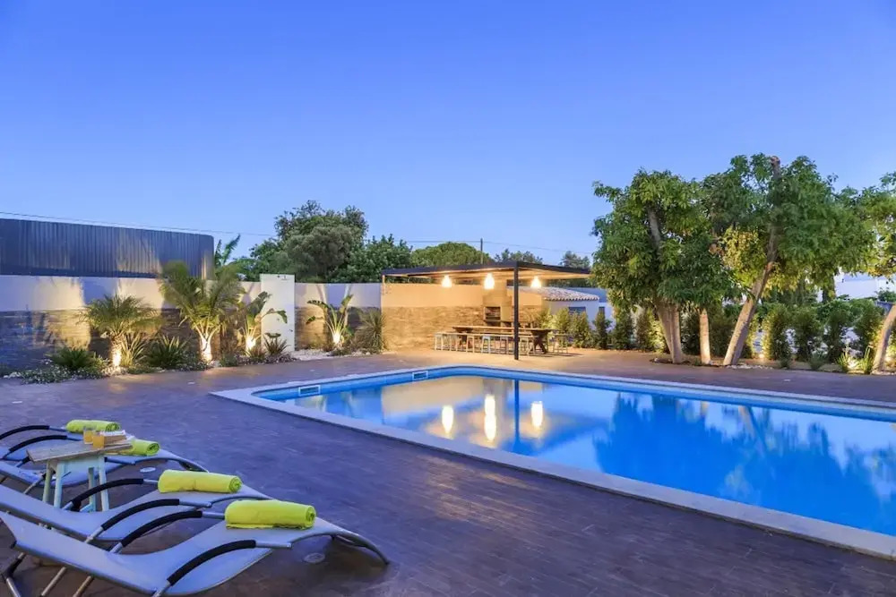 Apartment With one Bedroom in Quelfes, With Wonderful sea View, Pool A