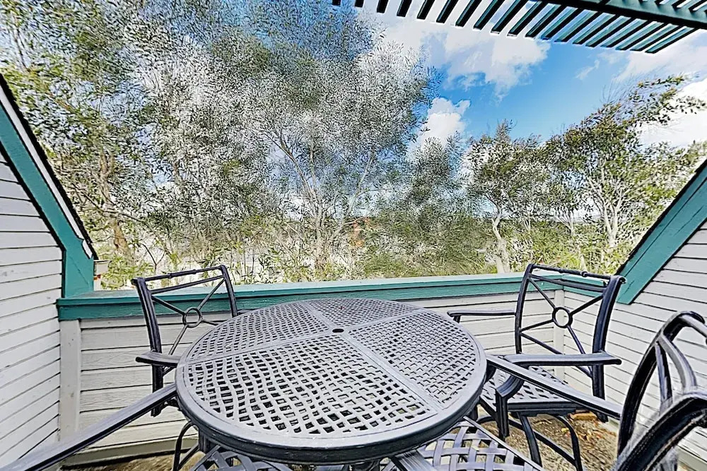 Mission Beach : Private Garage, Surfboards 3 Bedroom Home