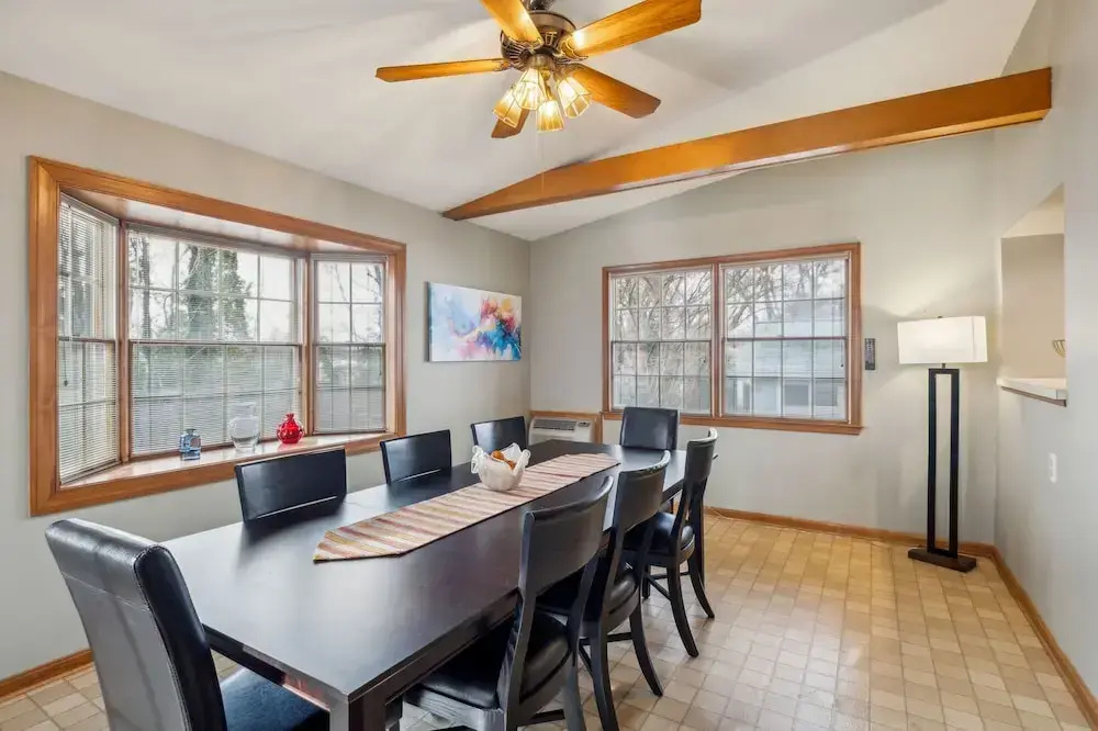 Uline Hospitality 4 Bedroom Home