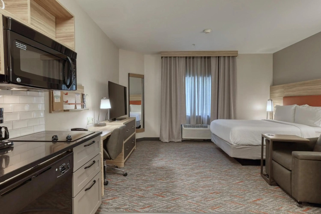 Candlewood Suites Milwaukee Airport by IHG