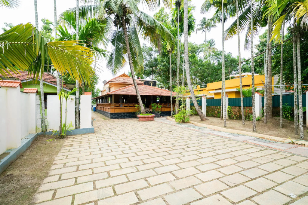 OYO 78021 Atharvam Resort