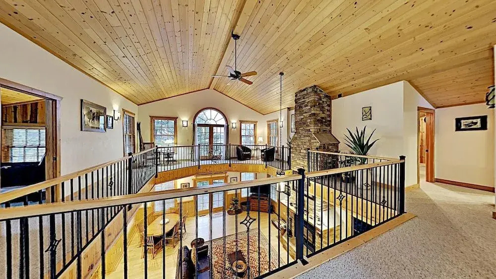 Round House on Round Lake