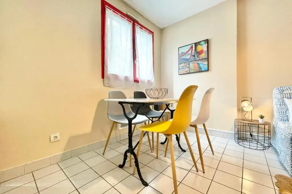 Apartment for 4 person 3min walk to GEMTramGare #C1