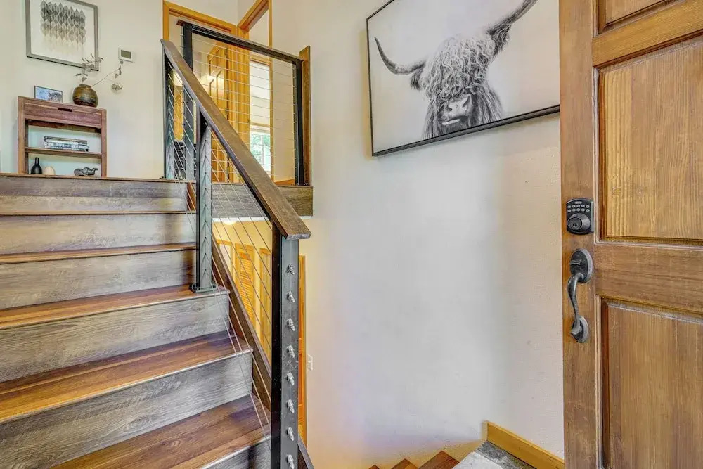 Sunny Cabin: 1 Mi to Tahoe Donner Resort!