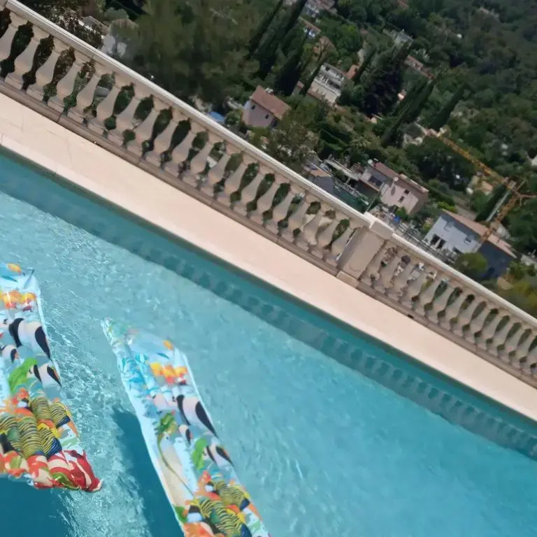 2 logements pour 10 personnes +piscine luxe
