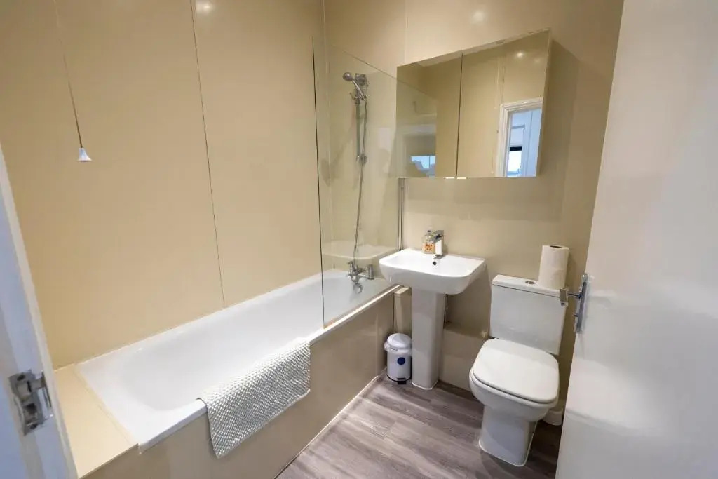 Entire Two Double Bedrooms Flat with River Yare View H6