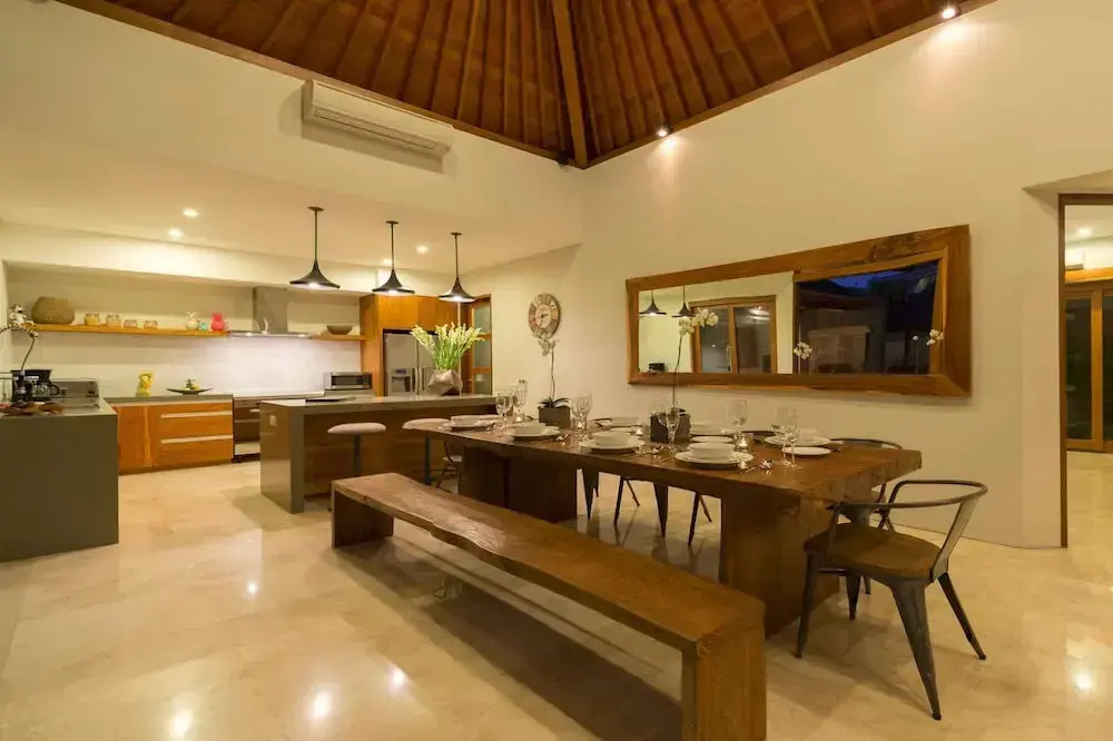 Imagine Your Family Renting a Luxury Holiday Villa Close to Seminyaks Main Attractions, Villa Bali 2043