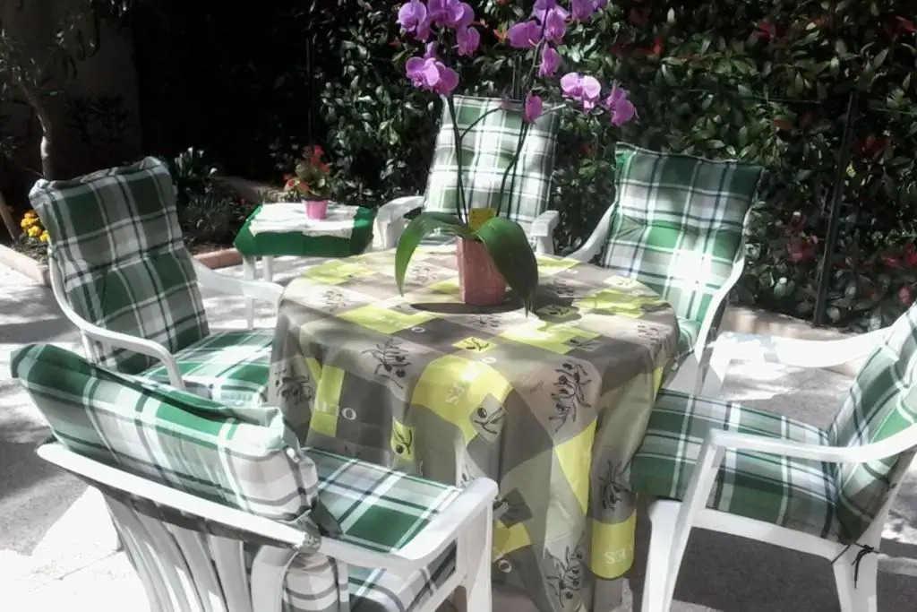 Flat with large TERRACE 10min from the BEACHES