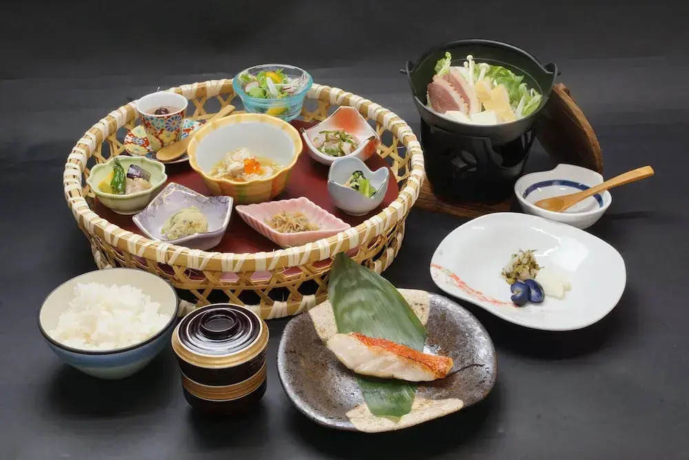 京ごはんと露天風呂の宿 ゆのはな 月や