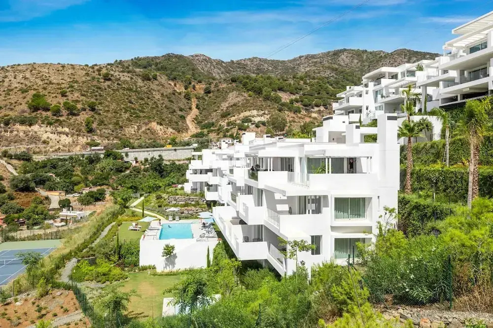 Hillside Flat With Pool in Palo Alto - Ref M49