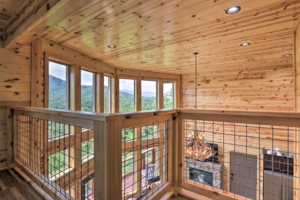 Mountain Dew Cabin w/ Hot Tub & Scenic Views!