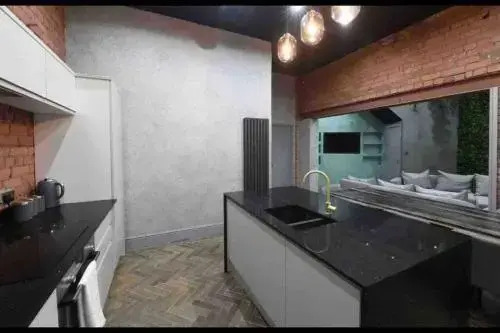 Casa Jungle Slps 20 Mcr Centre Hot tub, bar and cinema Room Leisure suite