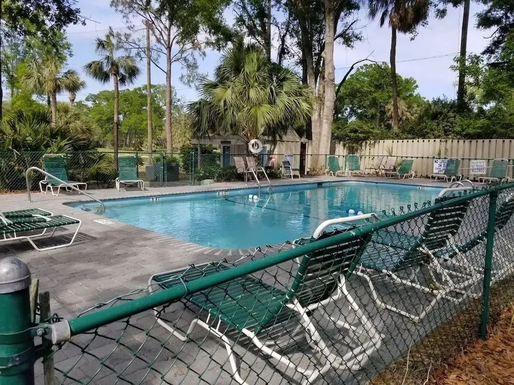 524queen 2 Bedroom Condo