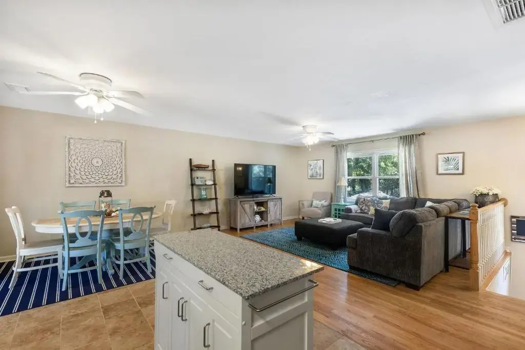 1010 E Ashley - Two Kitchens - Steps to Beach