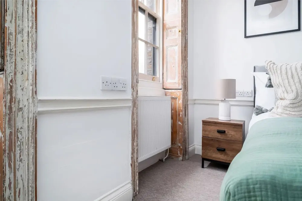 Elegant 2BR 2BA with Patio in Kennington