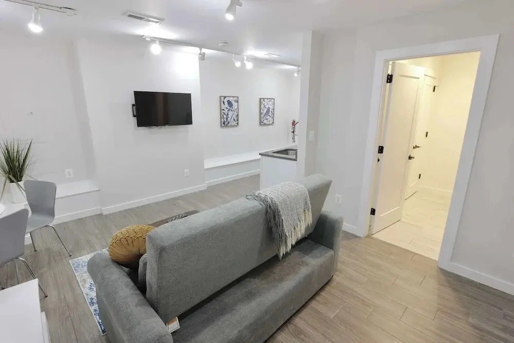 White Brick Retreat - Shaw