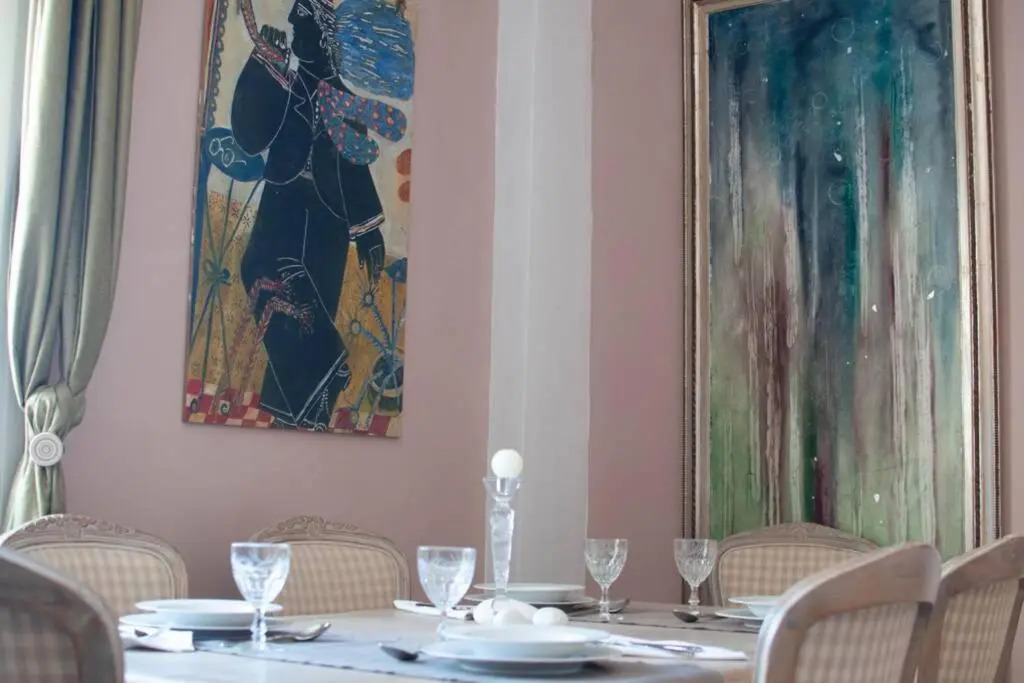 Marys Art and Cultural House 100meters from the beach