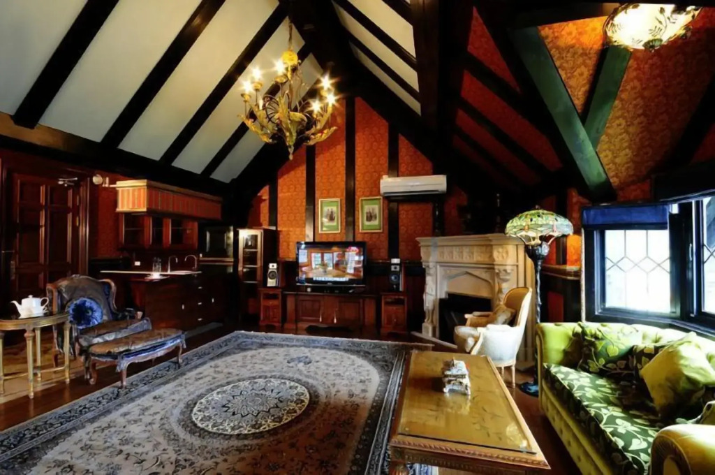 The Old England Manor