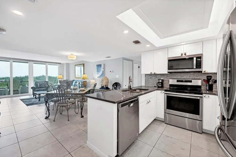 Anchorage Resort 8th Floor Condo in Siesta Key With Private Beach Access, Pool, Boat Dock 0894