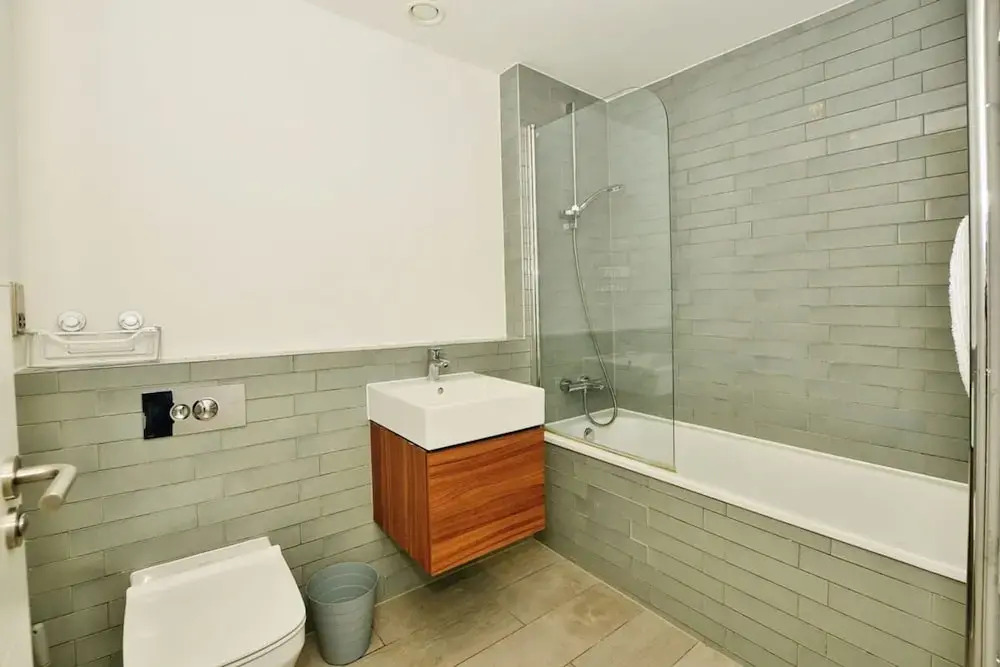 Sleek 2 Bedroom Apartment - Sofa-bed - Ashford