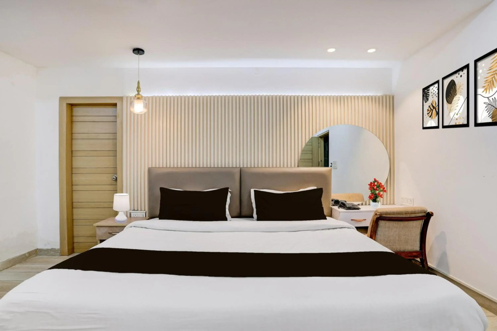 OYO 16736 Hotel Hm Crystal