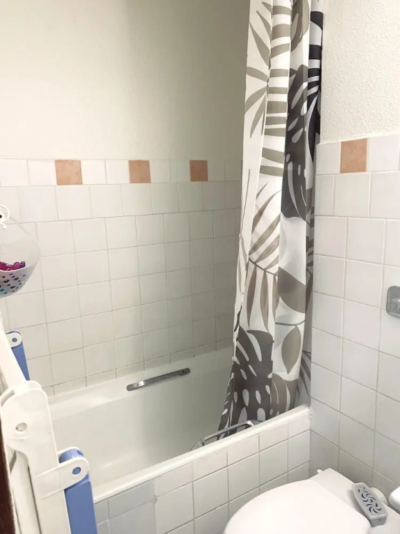 Studio in Sainte-anne, With Shared Pool, Furnished Terrace and Wifi - 600 m From the Beach