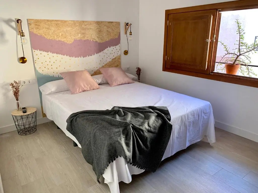 LA MOMA Apartments & Room