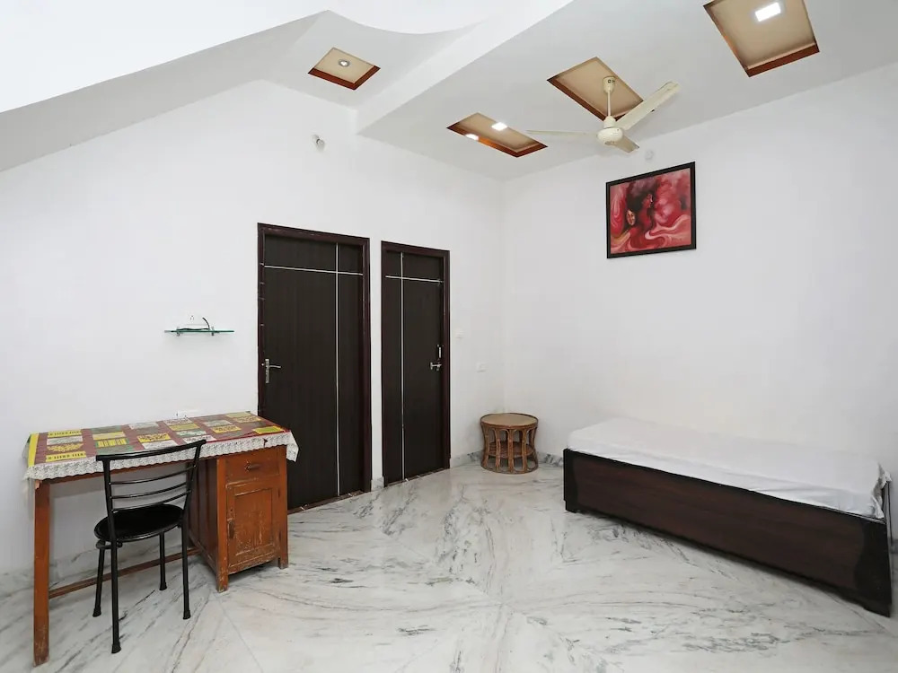 OYO 9777 Home Duplex Studio Airport Road