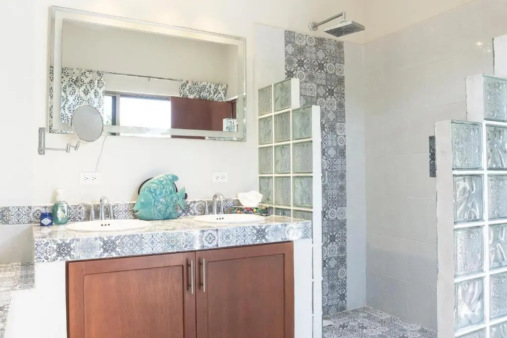 Casa El Faro is a Spacious 4 Bedroom House with a pool
