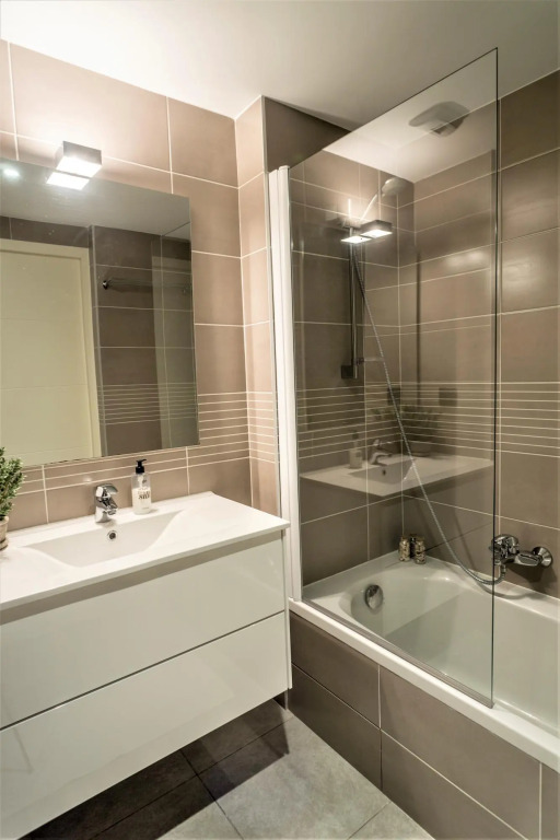 Modern 1 Bed Apartment in Prestigous Area of Cannes a Short Walk to the Croisette and the Palais - 1903