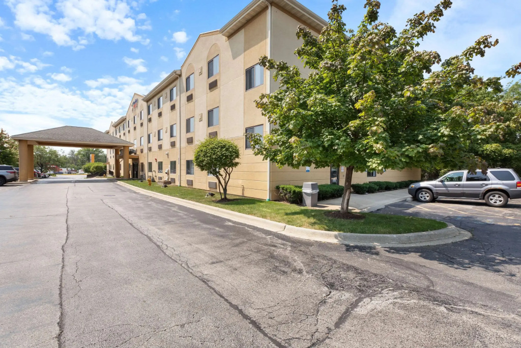 Comfort Suites Lombard - Addison