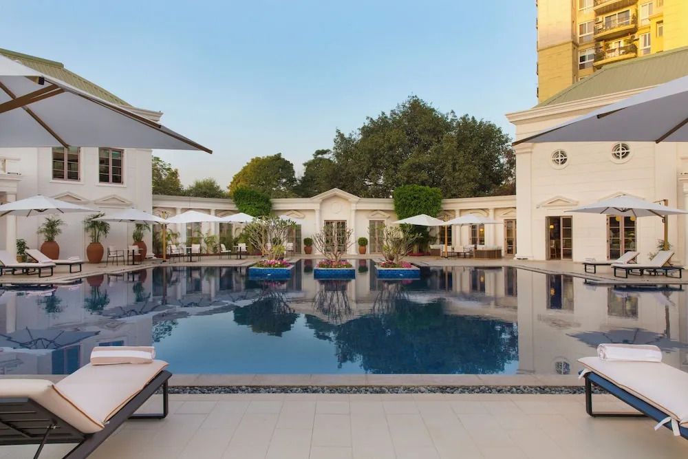 DLF Club 4