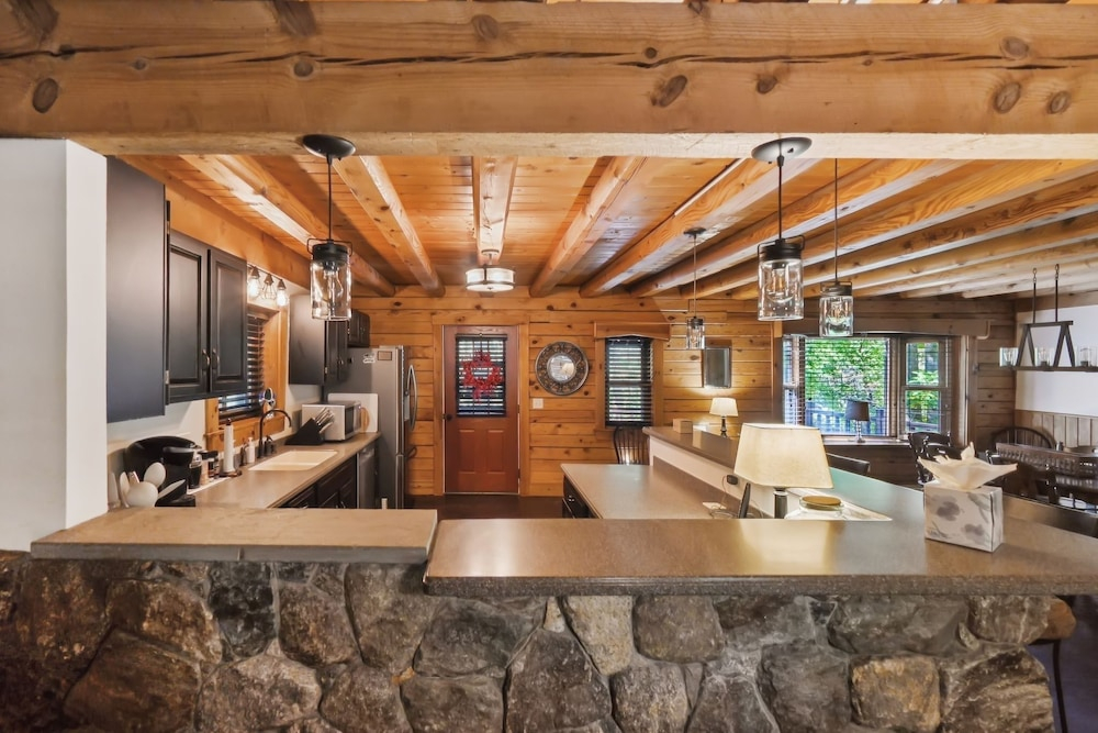 Cushing Home Family Cabin Near Wachusett Mtn 4 Bedroom Home