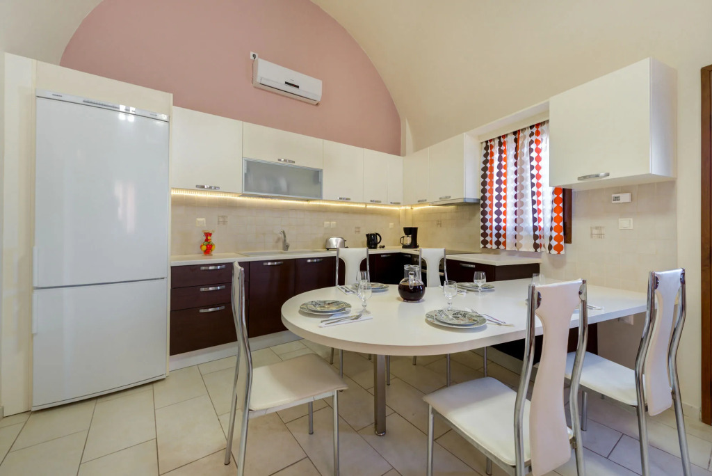Akrotiri Apartments