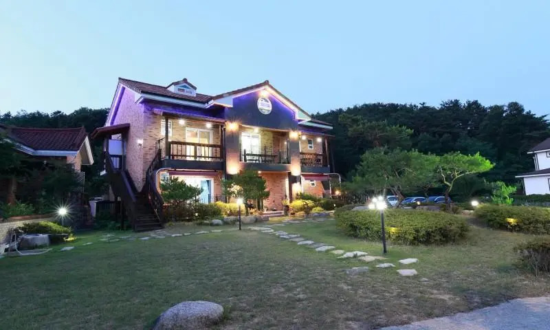 Gyeongju La Vie Est Belle Pension