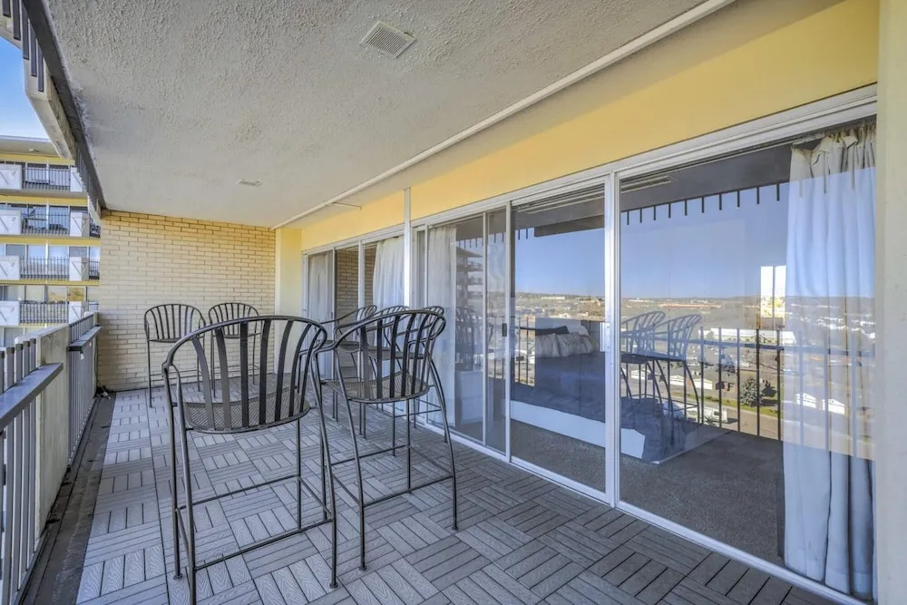 1BD Luxury Condo Cocktail Lounge Beautiful Views