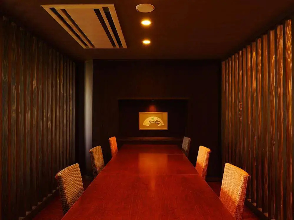 Hotel Hoho "A hotel overlooking the Echigo Plain and the Yahiko mountain range" formerly Hotel Oohashi Yakata-no-Yu
