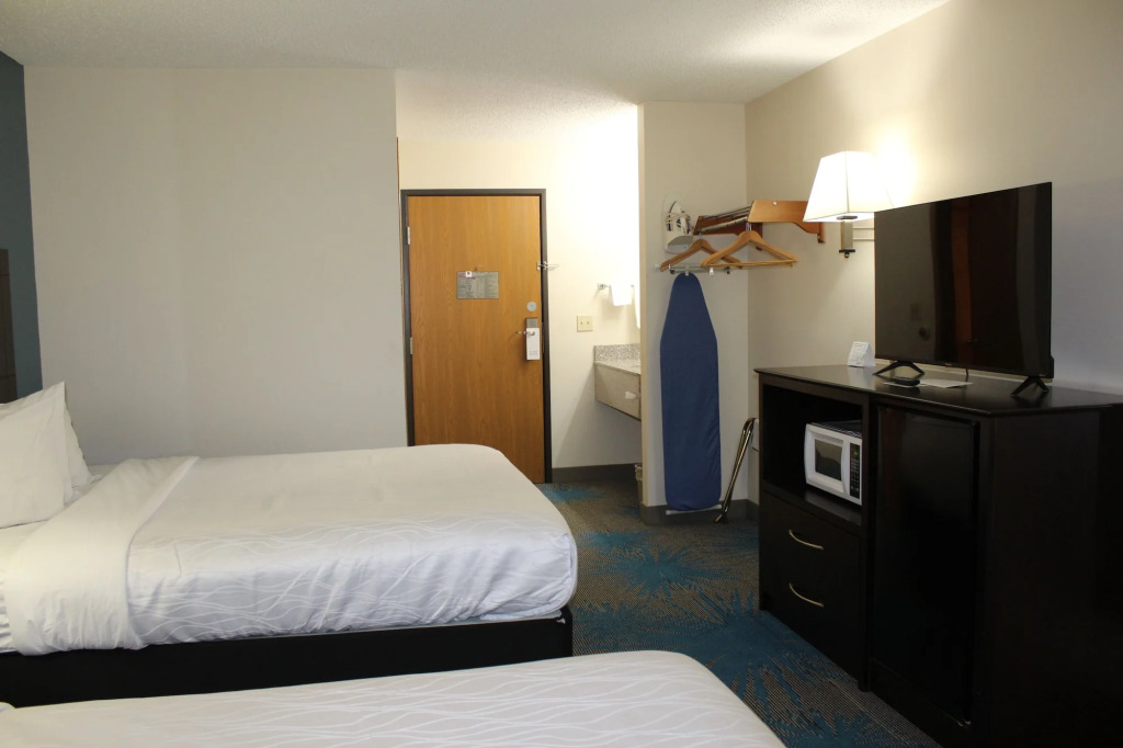 Reston Inn & Suites