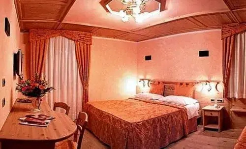 Jolly Dimaro Bed and Breakfast Rooms; Apartments