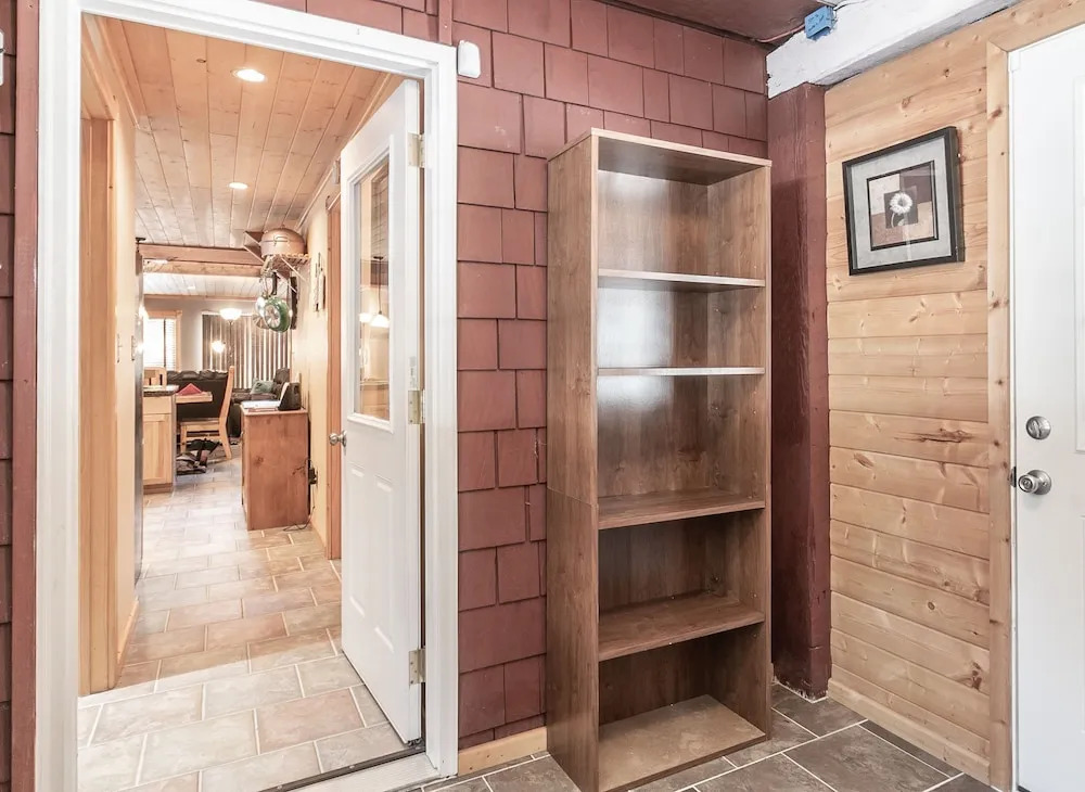 Log Hauler Haus Apartment 3 NW Comfy Cabins