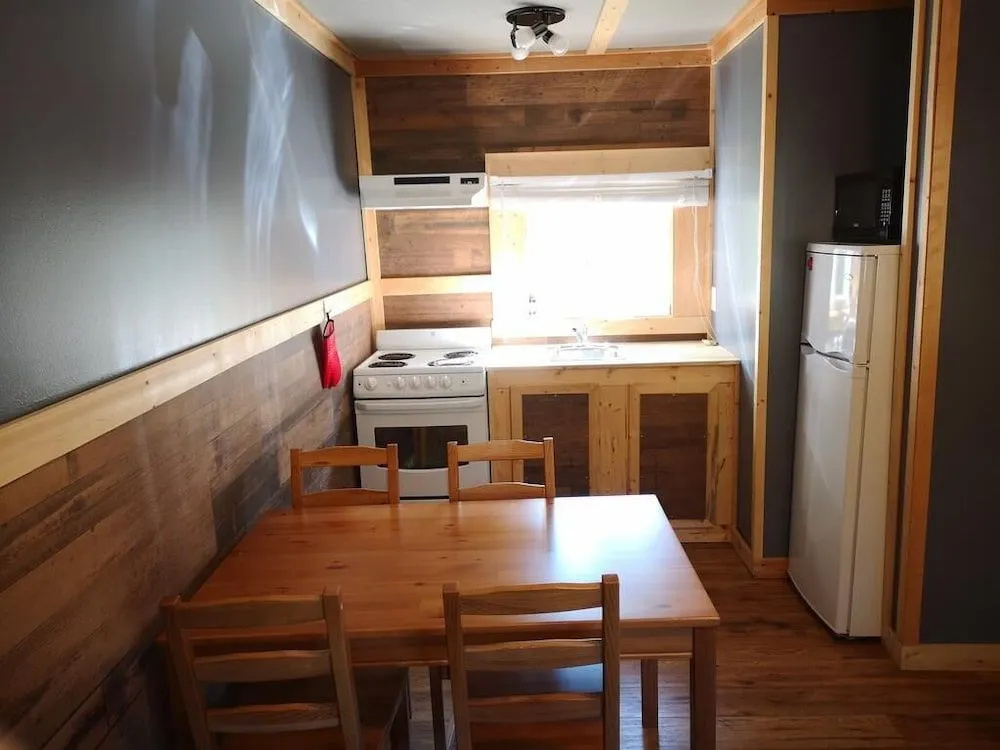 Overlook Inn & Cabins