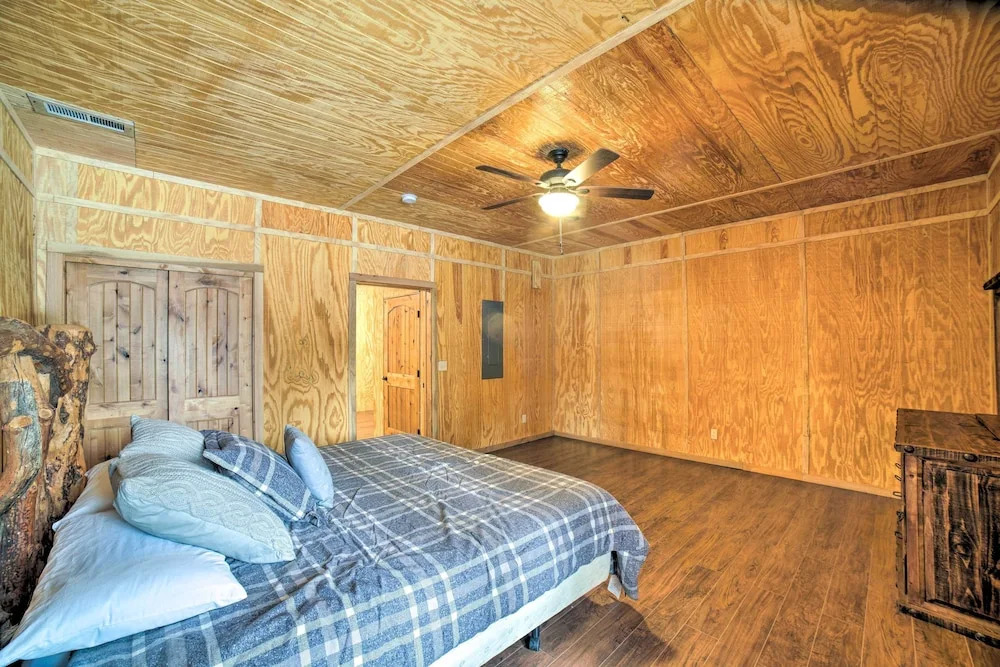 Woodsy Mountain Cabin: 2 Mi to Angel Fire Resort!