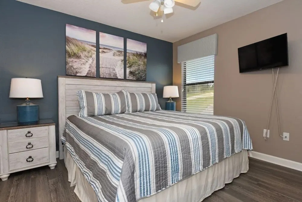 Champions Gate Near Disney Privacy In Back! 6 Bedroom Home by RedAwning
